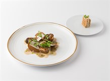 Porcino, nocciole, ginepro, muschio e alloro