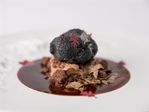 Tartufo nero, crema, castagne e cicoria