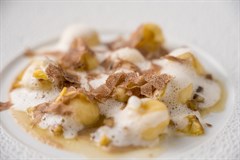 Gnudi di ricotta affumicata, nocciole, castagne, parmigiano e tartufo nero (*)